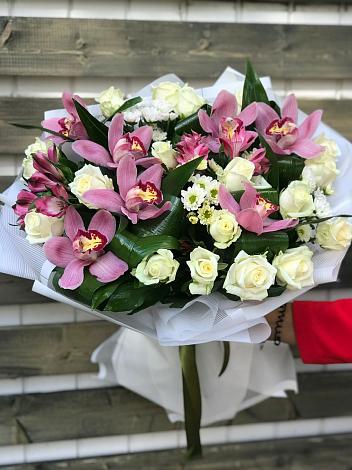 Букет цветов из: Розы и Хризантемы в Киришах