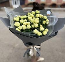 Букет Белые кустовые розы Солинеро в Киришах