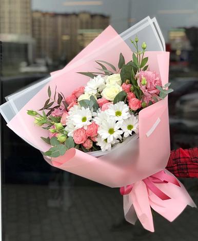 Букет цветов из: Розы, Лизиантусы и Хризантемы в Киришах